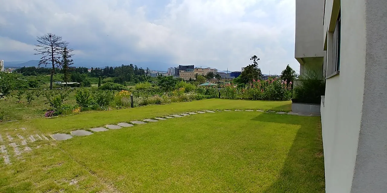 Ara Stay Jeju 3*,